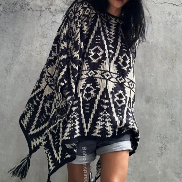 SOLD OUT Black & White Tribal Aztec Western Printed Knit Poncho Tassel Trimmed - Picture 4 of 5